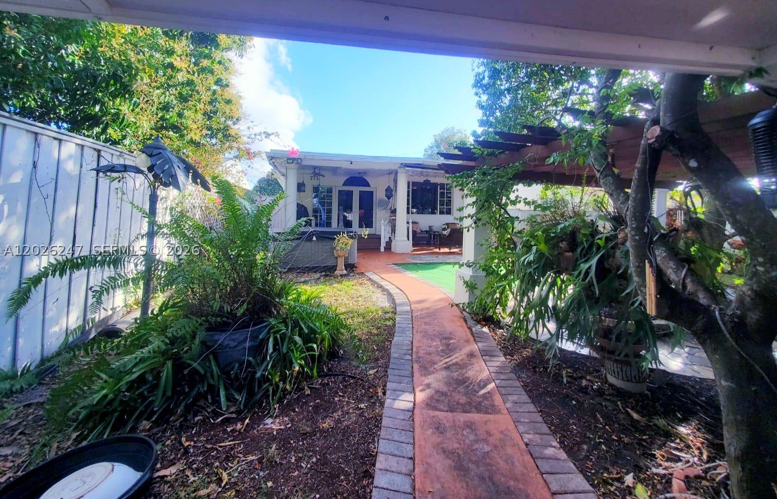 SOUTH HOLLYWOOD AMD PLAT - Residential Lease