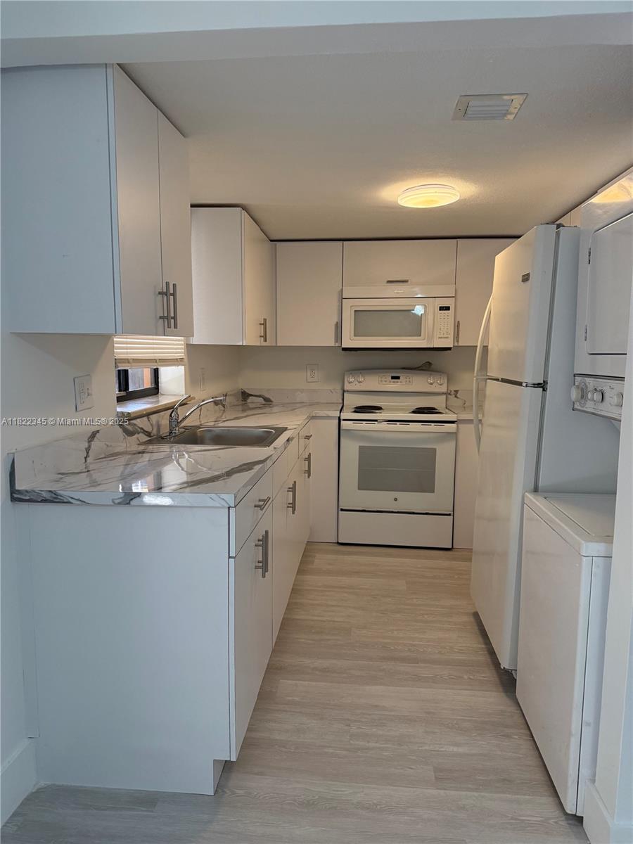 FLAMINGO VILLAS CONDO - Residential Lease