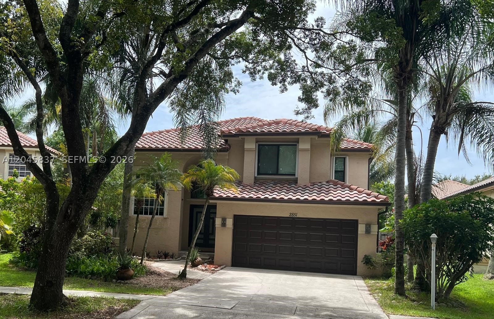 EMBASSY LAKES - Residential