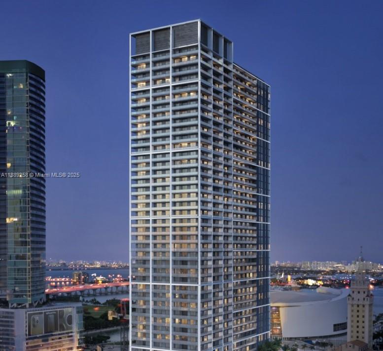 This is a beautiful Penthouse unit on the 50th floor with amazing water view and the new Signature Bridge, this unit comes fully furnished. At Natiivo, owners enjoy complete flexibility, with the option to rent their condos short-term up to 365 days a year, lease long-term for up to twelve months, or reside full-time.  They can manage the property themselves, hire an outside management company, or use the professional in-house management services offered by Natiivo/Gale Miami.

Guests benefit from the elevated services and amenities of a luxury hotel, while at the same time enjoying the comfort, privacy, and warmth of home. Designed for modern living and investing, Natiivo Miami also provides thoughtfully curated spaces such as state-of-the-art co-working areas.