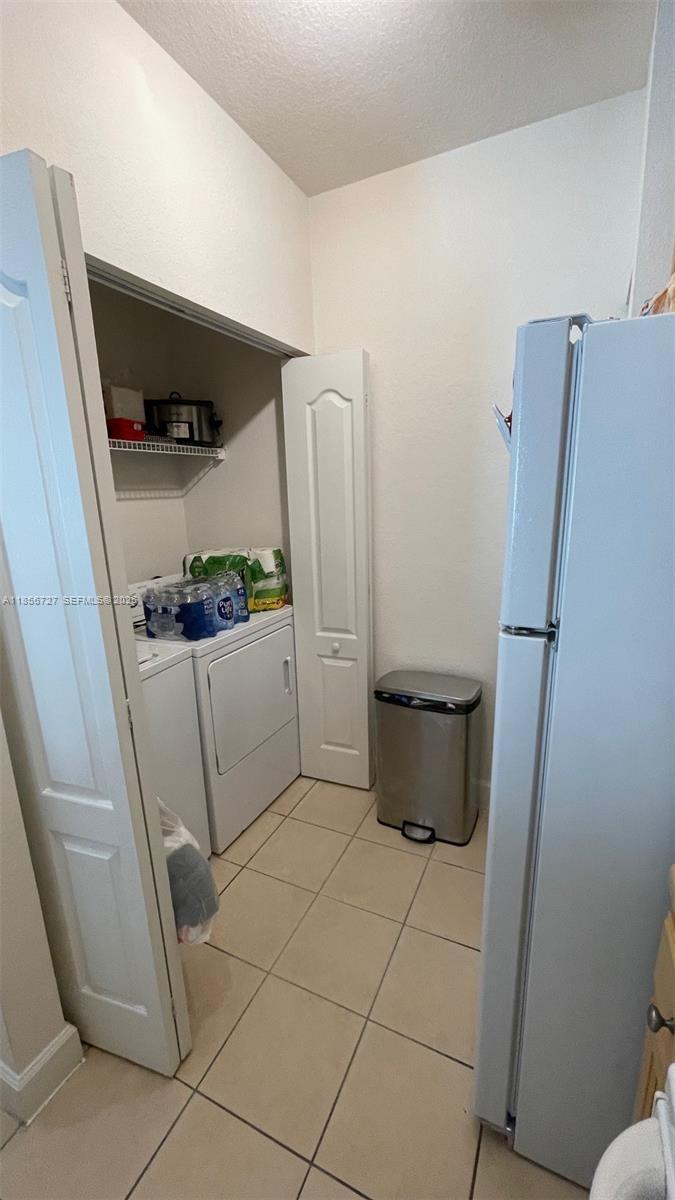 VALENCIA CONDO - Residential