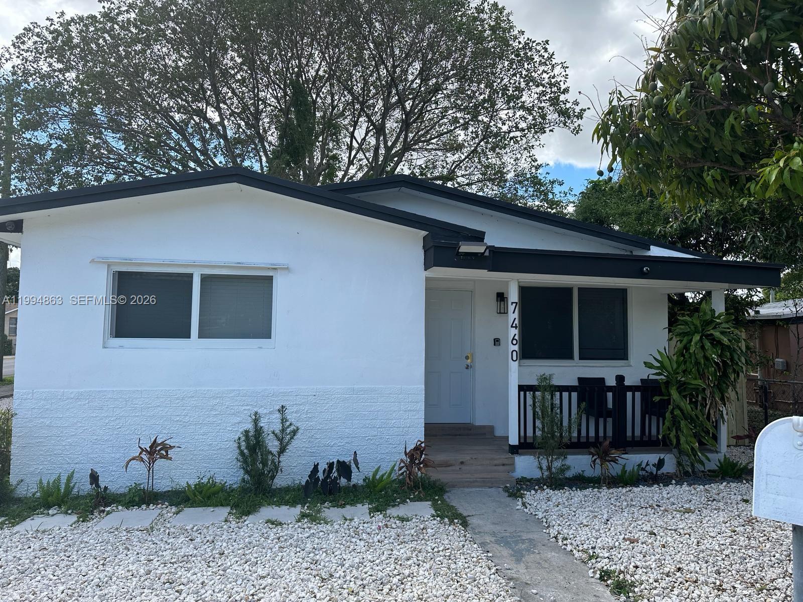 FULLY RENOVATED 3 BEDROOMS, 1 BATHROOM SINGLE FAMILY HOME ON A CORNER LOT. PROPERTY FEATURES UPDATED KITCHEN, BATHROOM, AND FLOORING THROUGHOUT. MOVE IN READY WITH WASHER AND DRYER INSIDE. NO HOA. PARKING SPACE AND A BACKYARD PATIO. UNIT IS RENTED MONTH TO MONTH. PLEASE ALLOW SOME NOTICE FOR SHOWING TO COORDINATE ACCESS WITH TENANT.