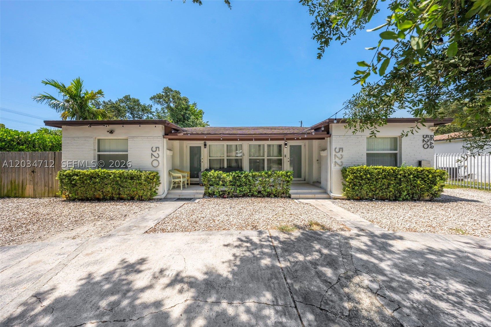 2-bedroom, 1-bathroom unit in a duplex with in-unit washer and dryer. Located on a quiet closed street offering added privacy and a peaceful residential feel. Quick access to I-95, making it easy to reach Downtown Miami, Wynwood, Brickell, and Miami International Airport.