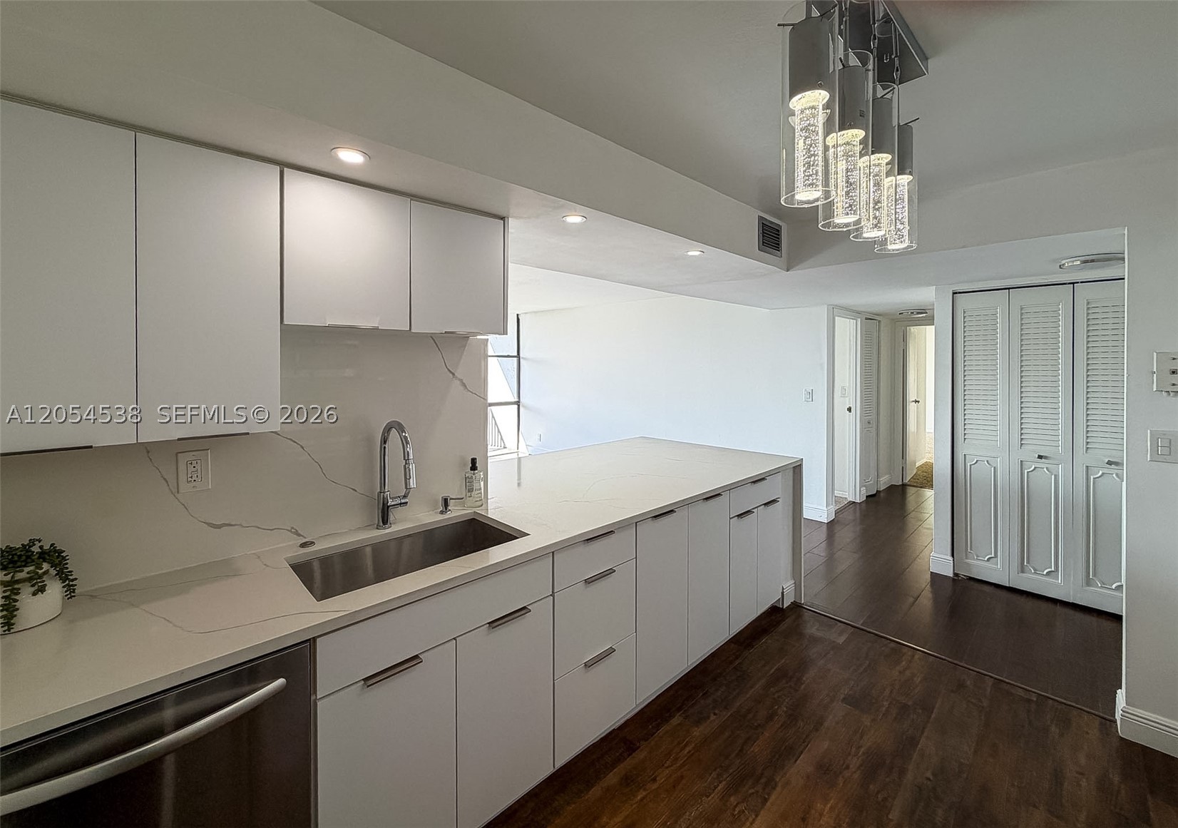 OCEANVIEW PARK CONDO - Residential Lease