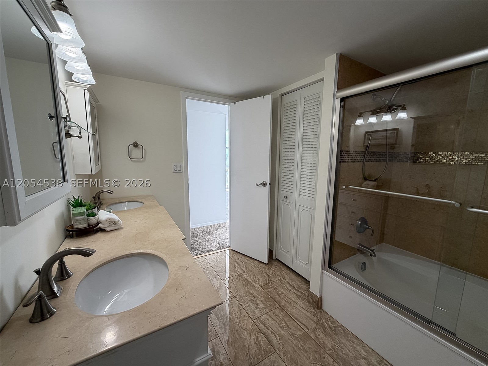 OCEANVIEW PARK CONDO - Residential Lease