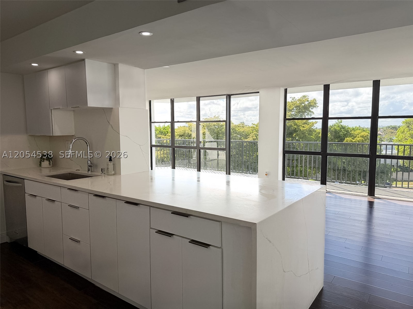 OCEANVIEW PARK CONDO - Residential Lease
