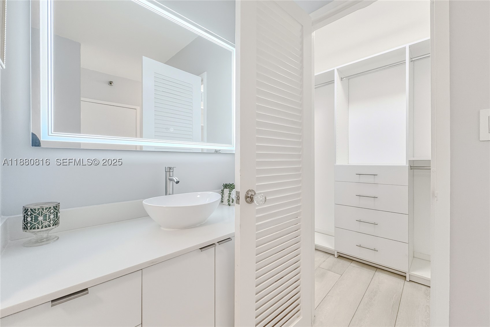 THE DECOPLAGE CONDO - Residential