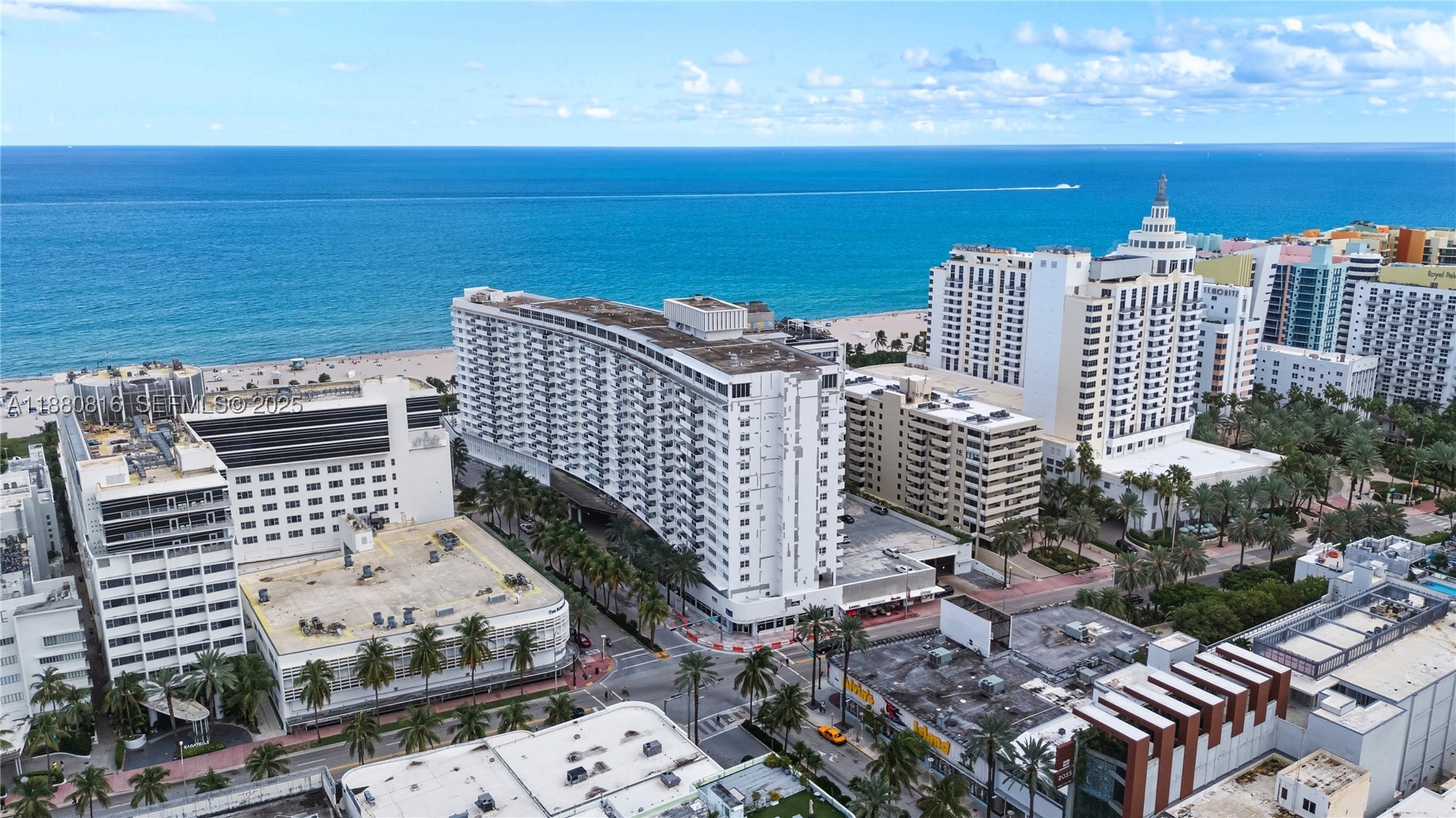 THE DECOPLAGE CONDO - Residential