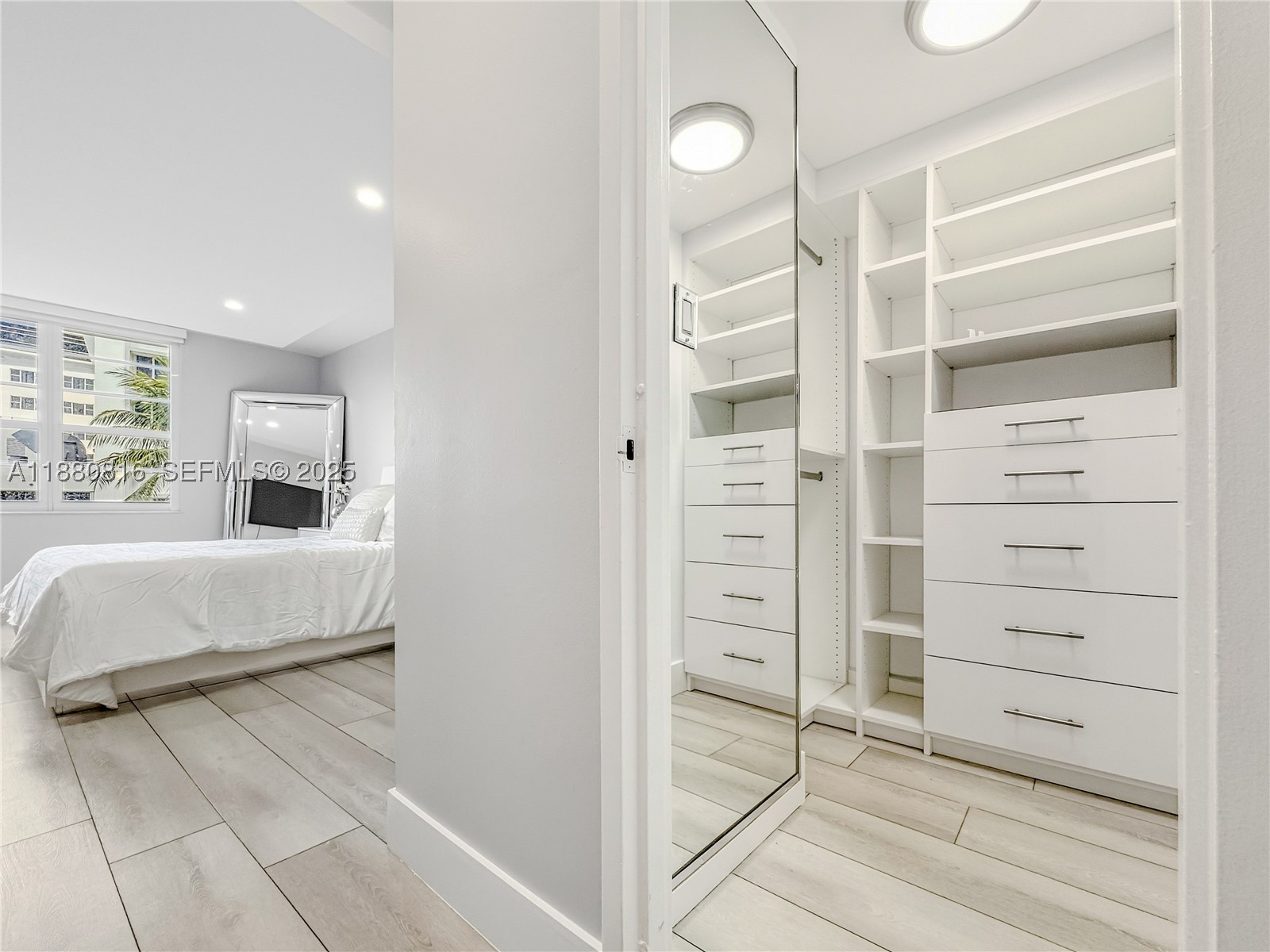 THE DECOPLAGE CONDO - Residential