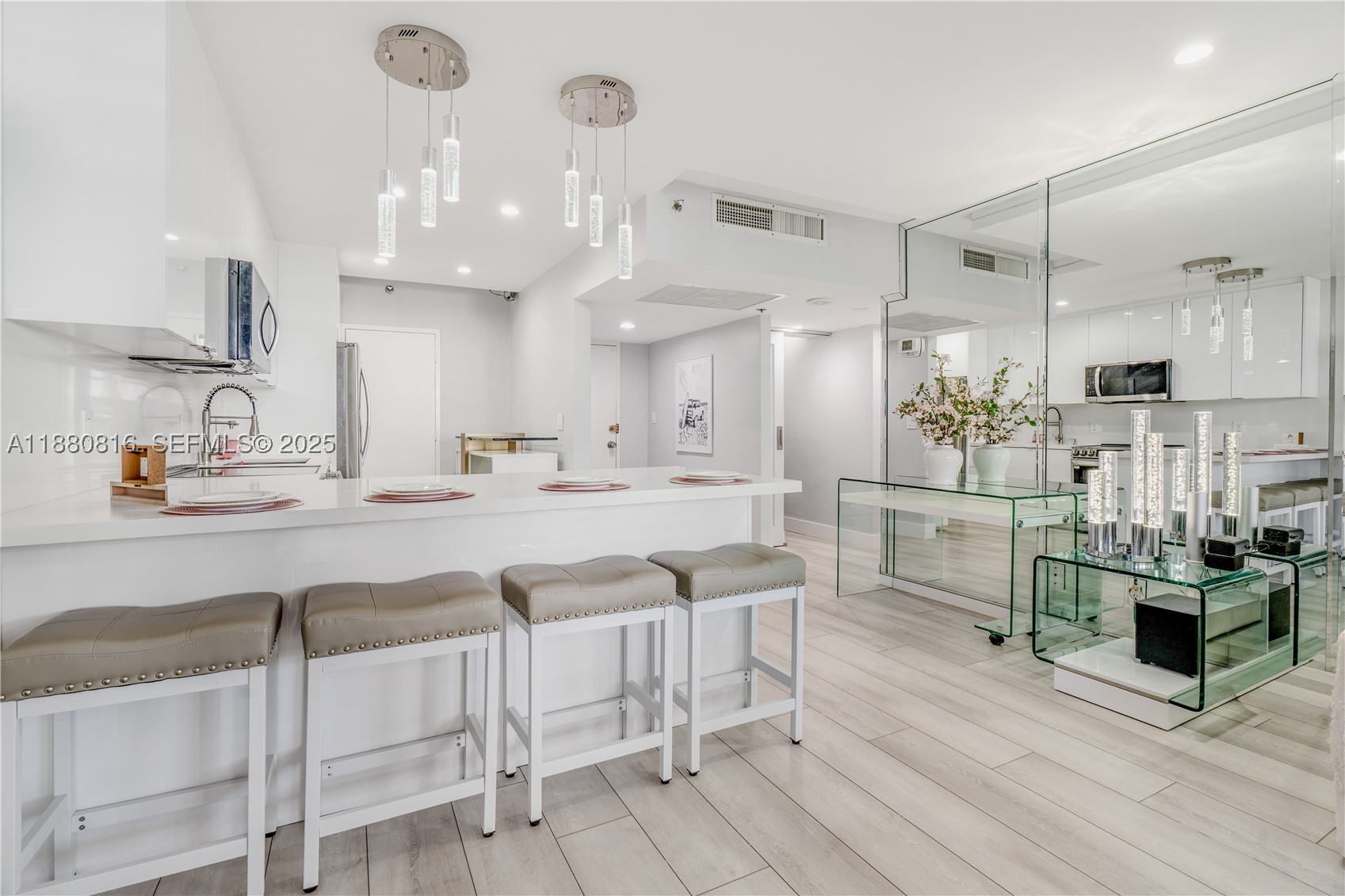 THE DECOPLAGE CONDO - Residential