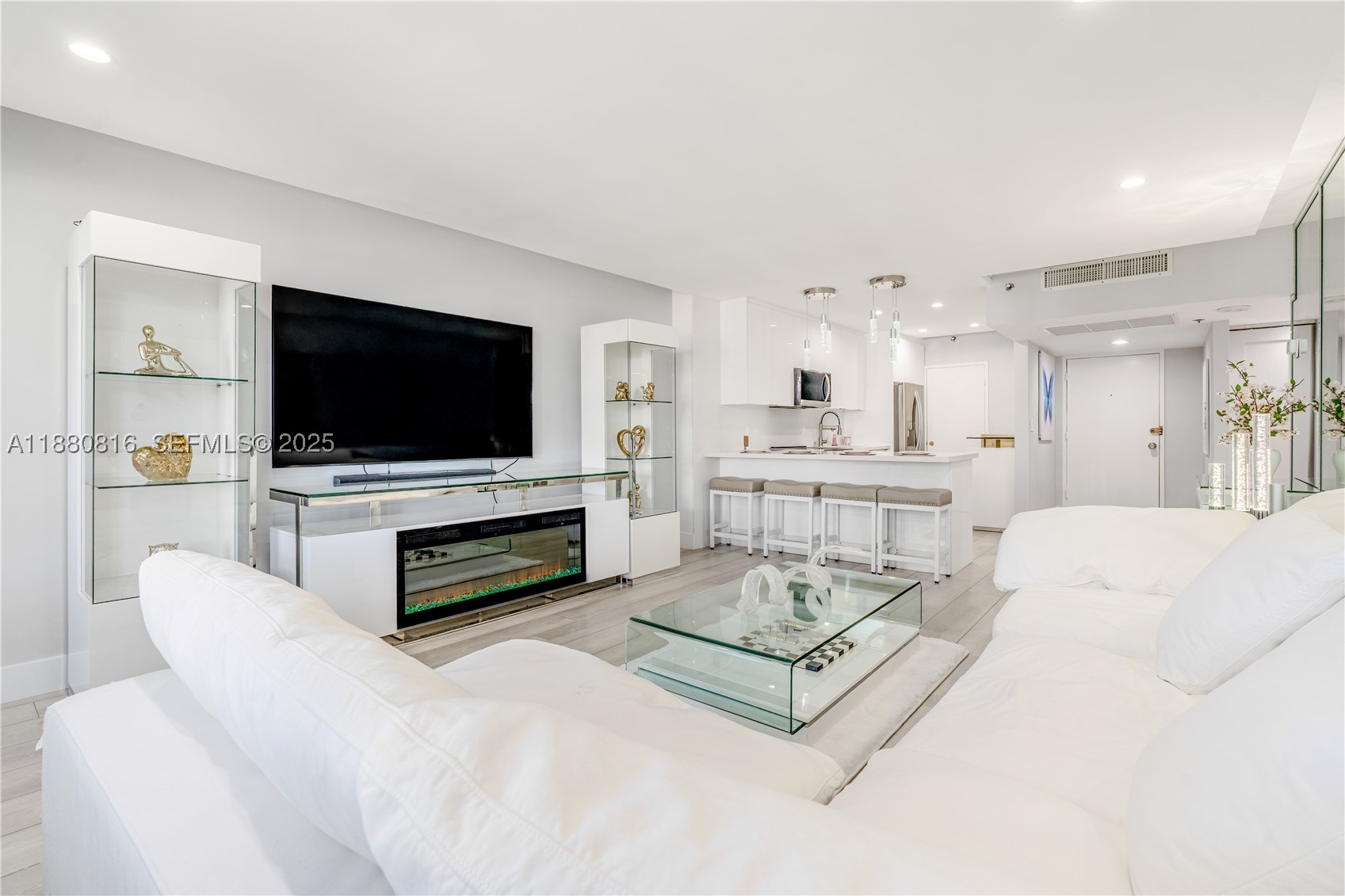 THE DECOPLAGE CONDO - Residential