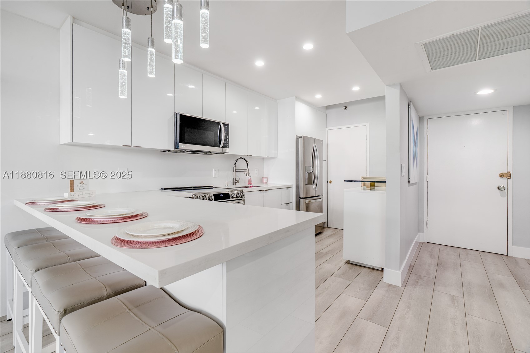 THE DECOPLAGE CONDO - Residential