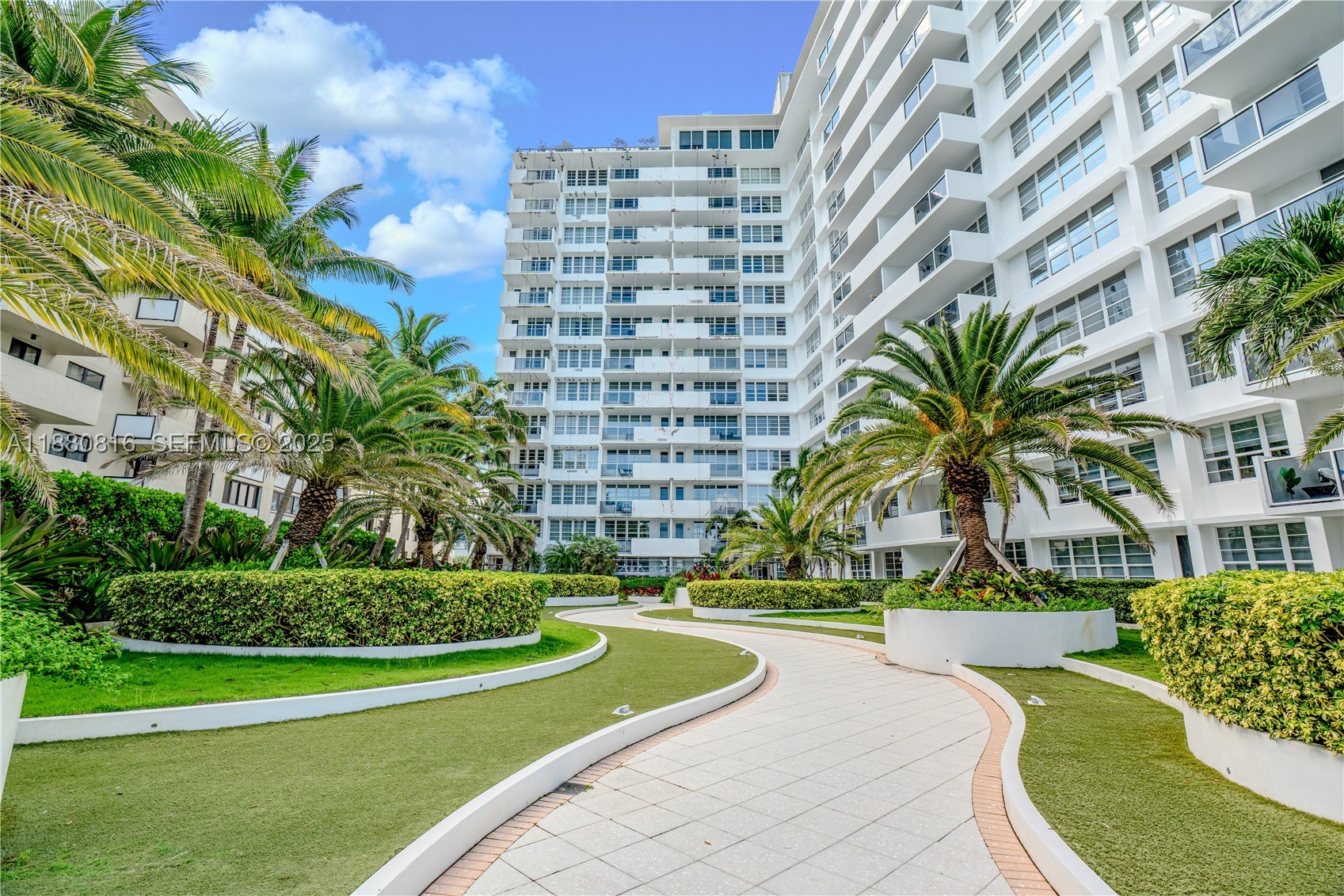 THE DECOPLAGE CONDO - Residential