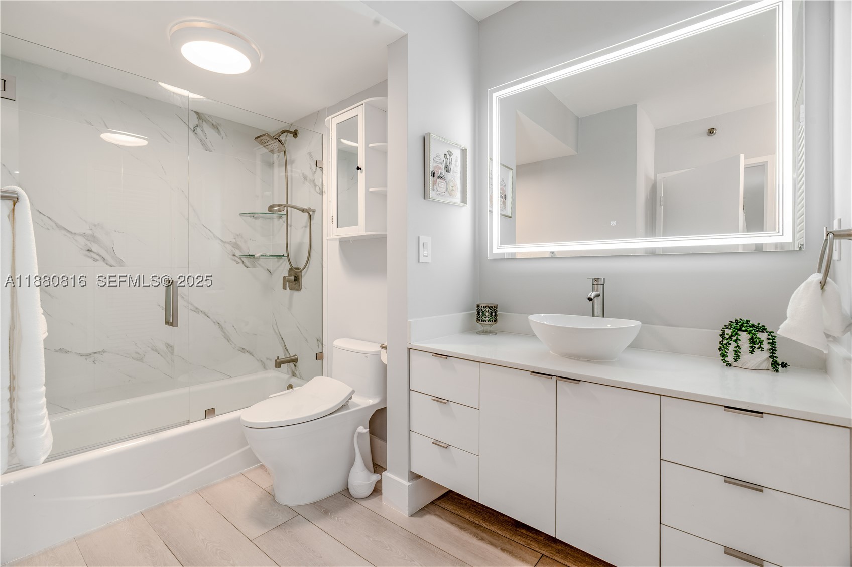 THE DECOPLAGE CONDO - Residential