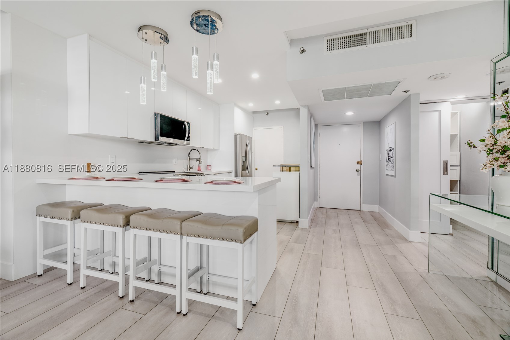 THE DECOPLAGE CONDO - Residential