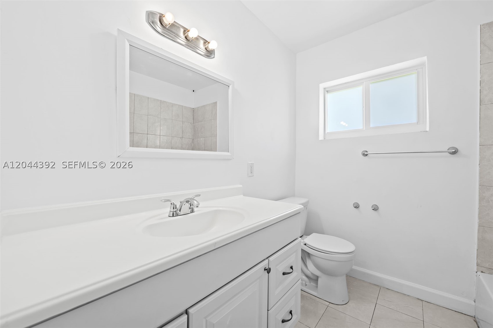 HOLLYWOOD HILLS - Residential