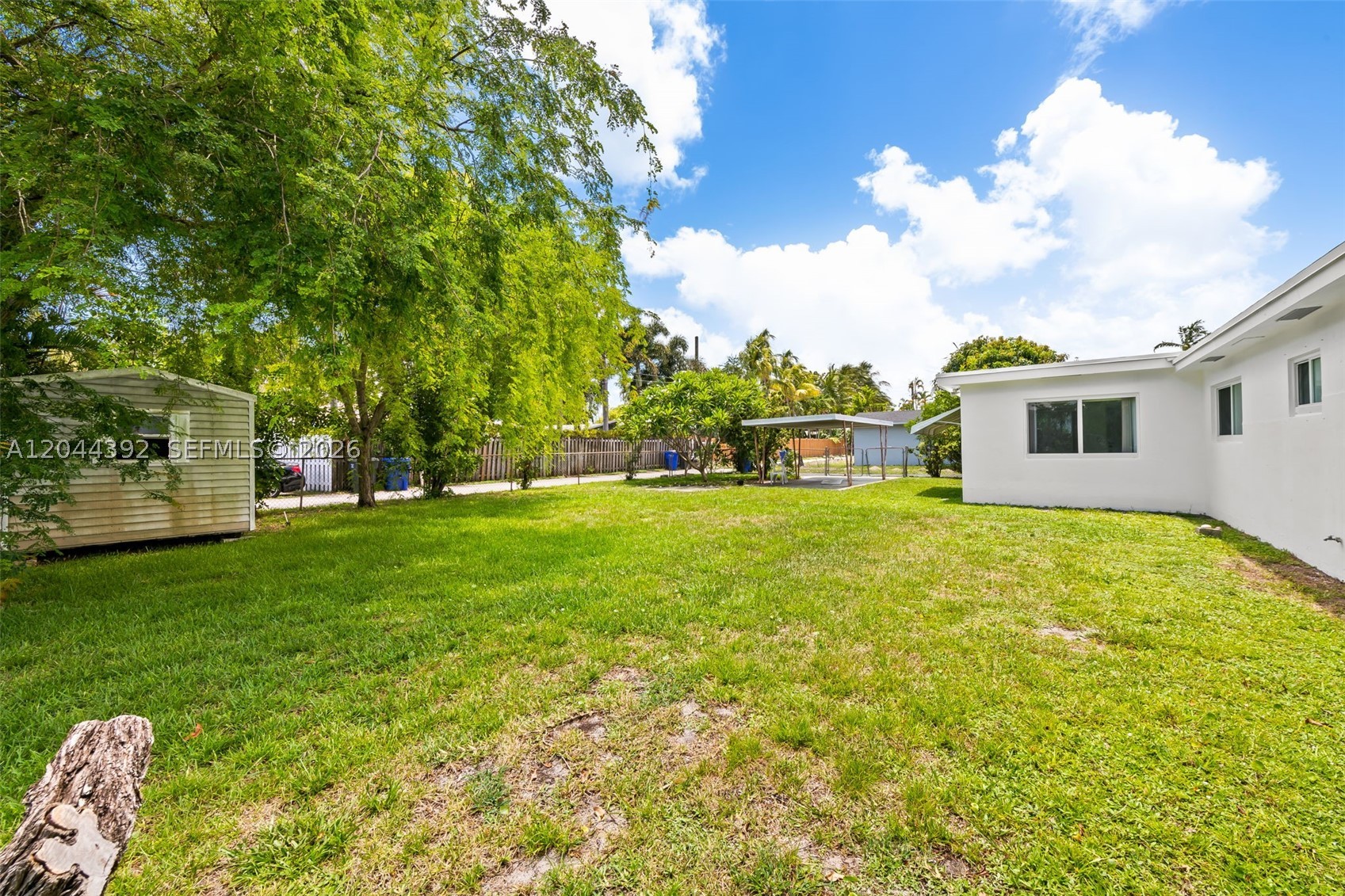 HOLLYWOOD HILLS - Residential
