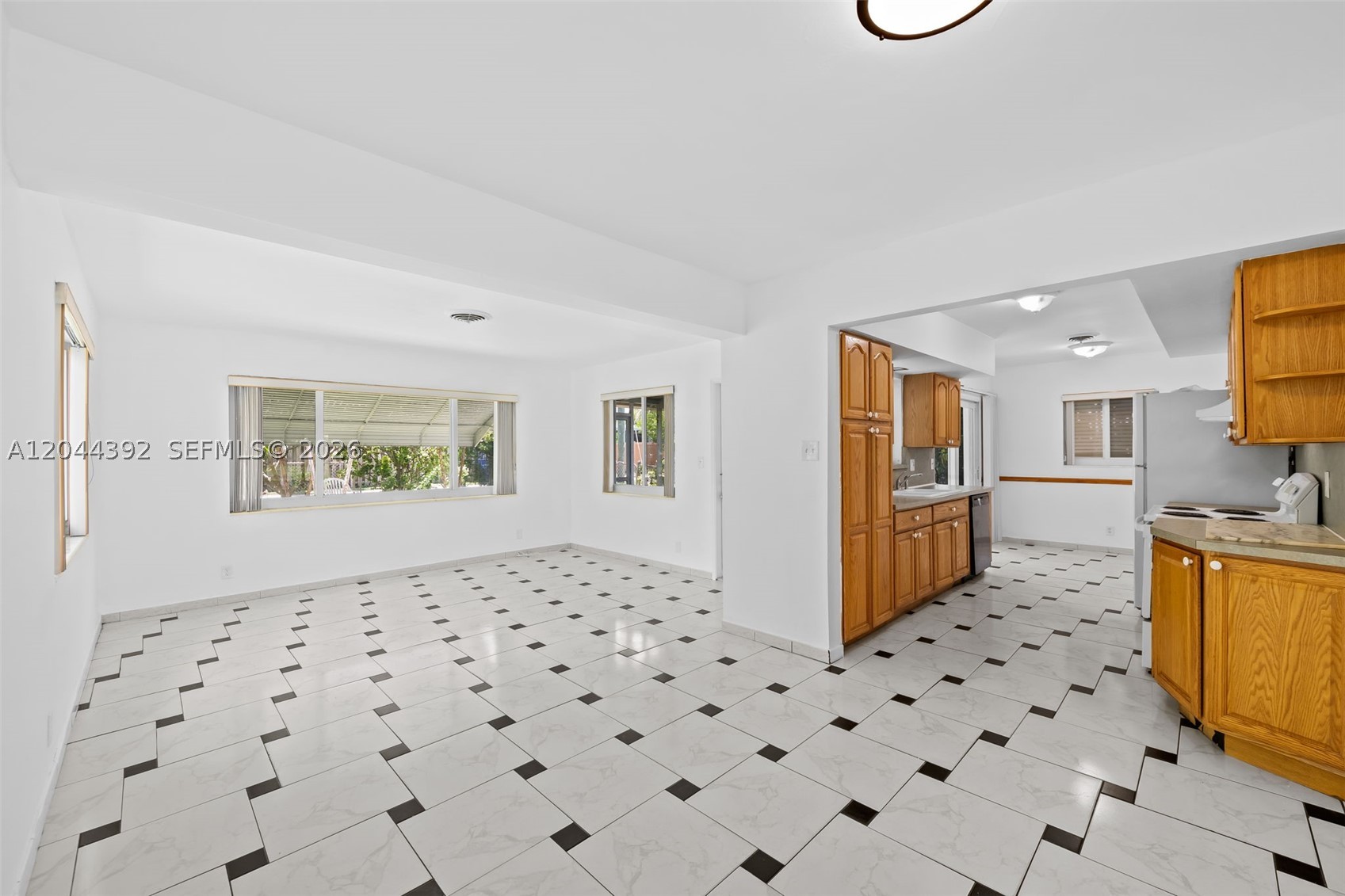 HOLLYWOOD HILLS - Residential