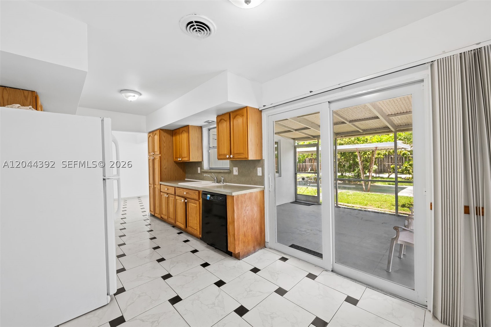 HOLLYWOOD HILLS - Residential