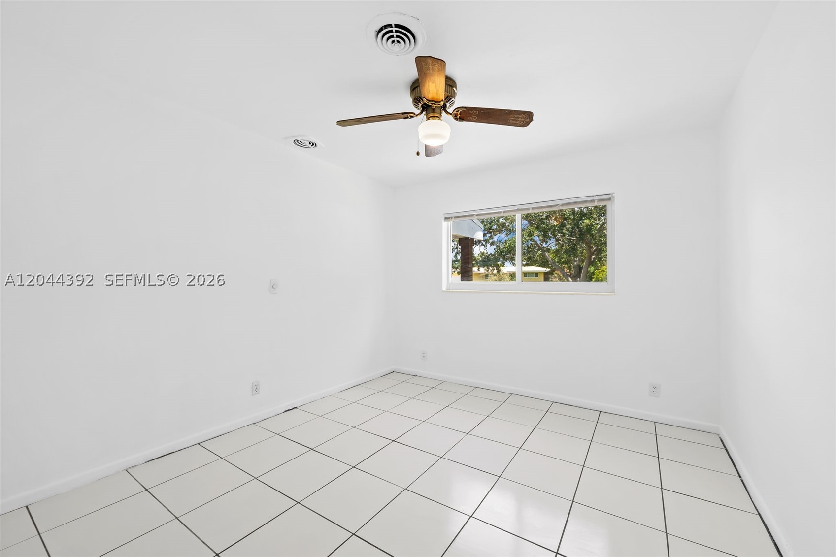 HOLLYWOOD HILLS - Residential