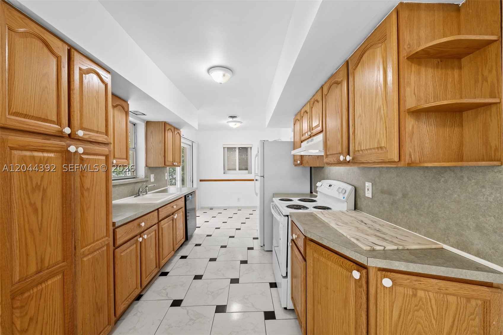 HOLLYWOOD HILLS - Residential
