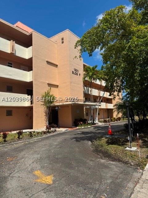 ROLLING GREEN CONDO F - Residential
