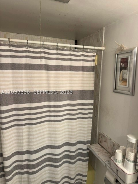 ROLLING GREEN CONDO F - Residential