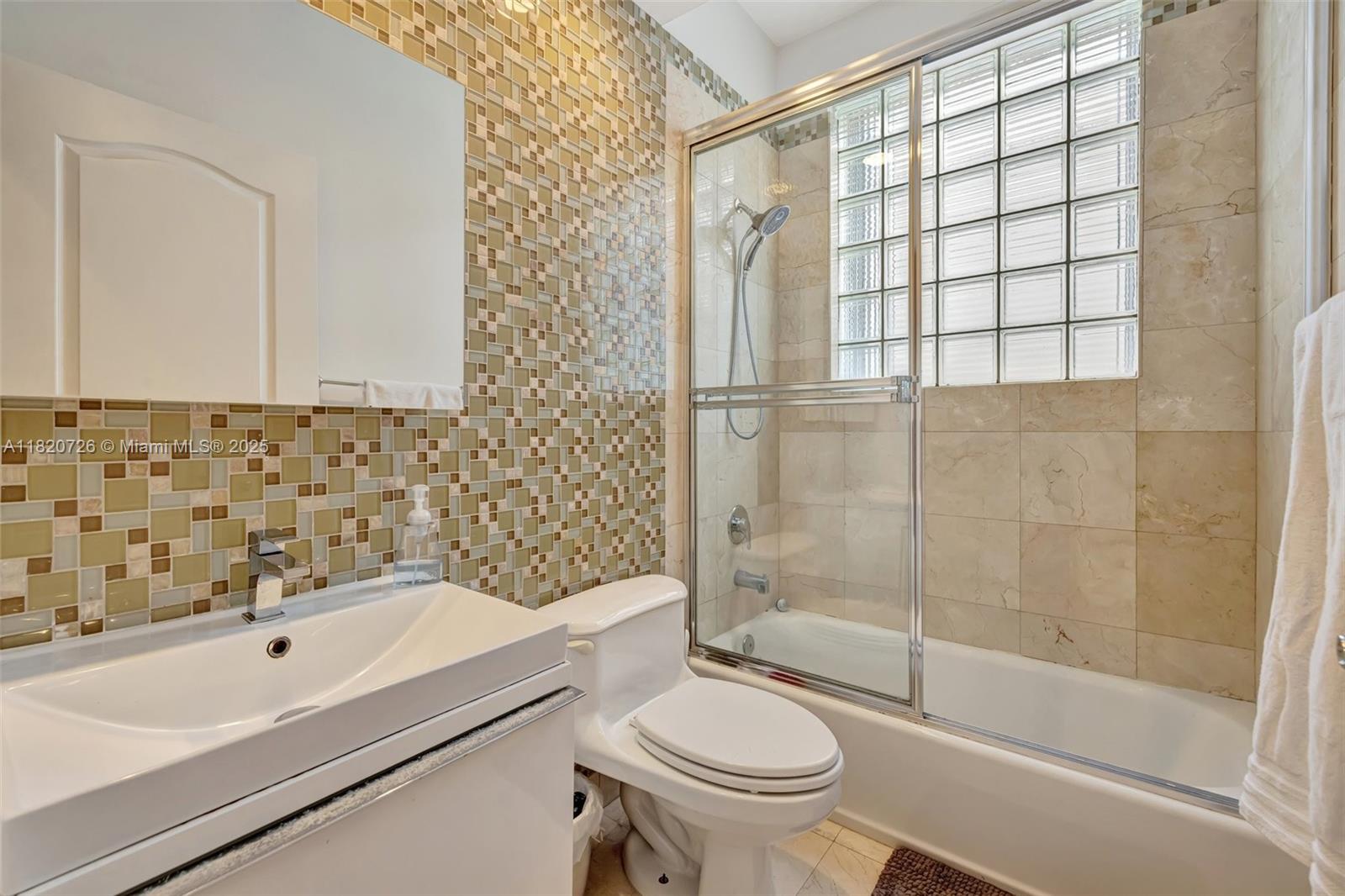 AVENTURA LAKES - PHASE II - Residential