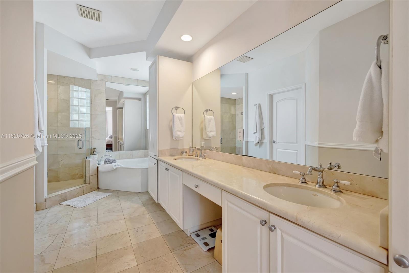 AVENTURA LAKES - PHASE II - Residential