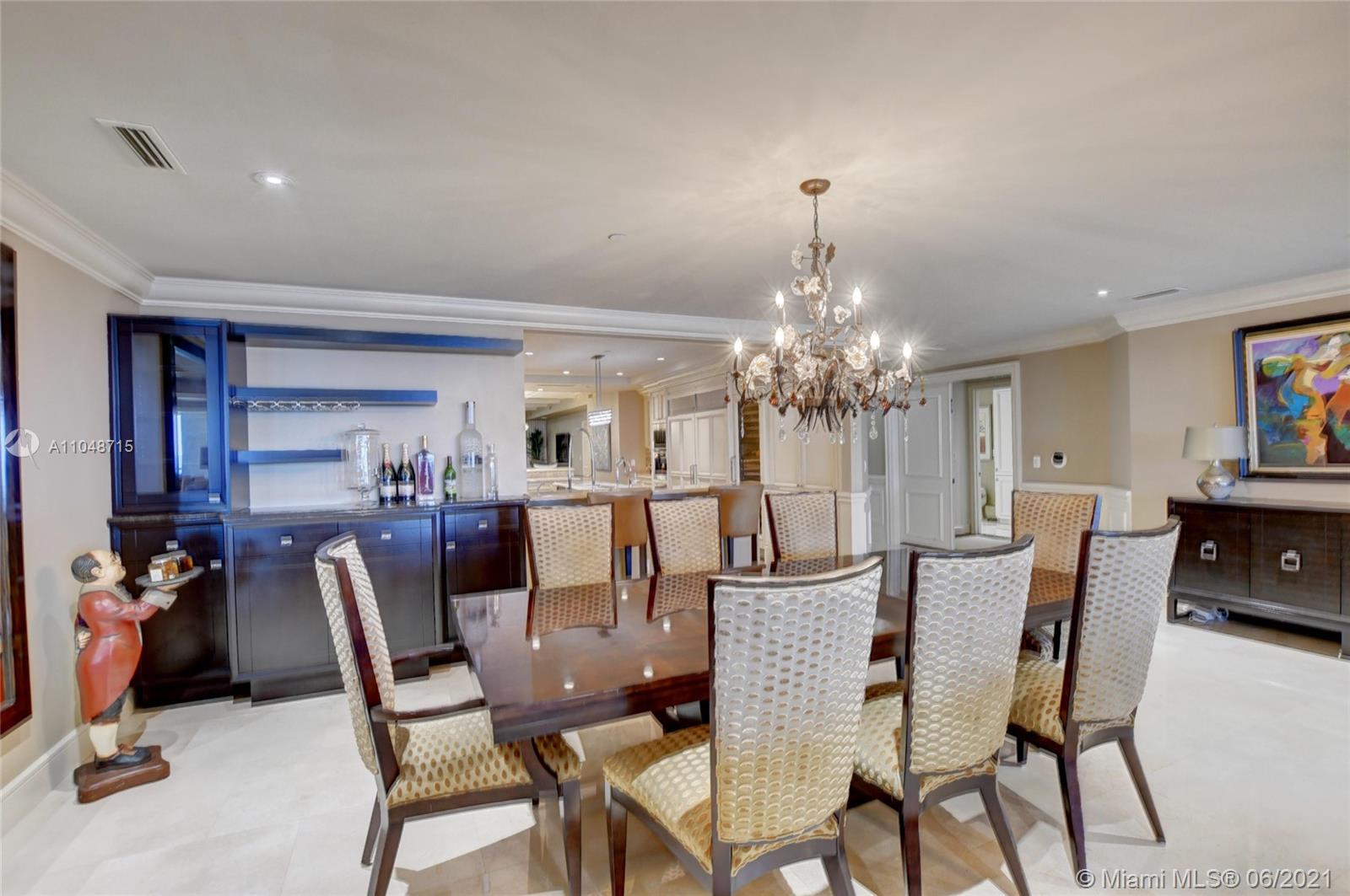 LUXURIA CONDO - Residential