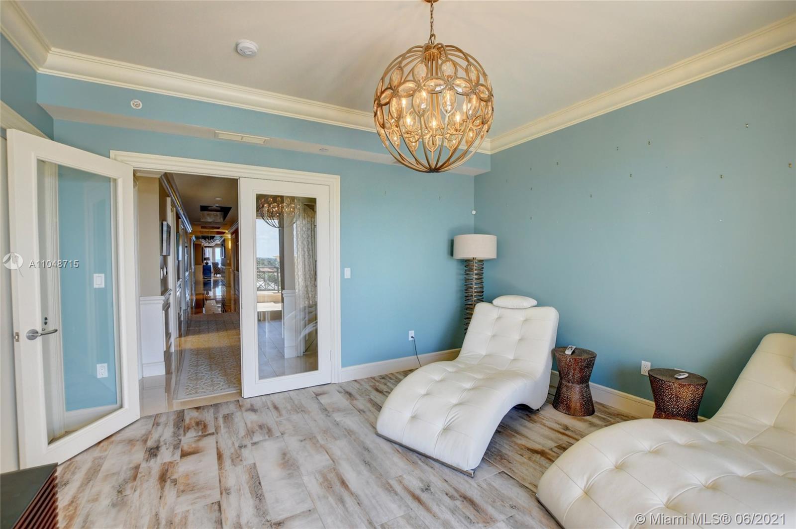LUXURIA CONDO - Residential