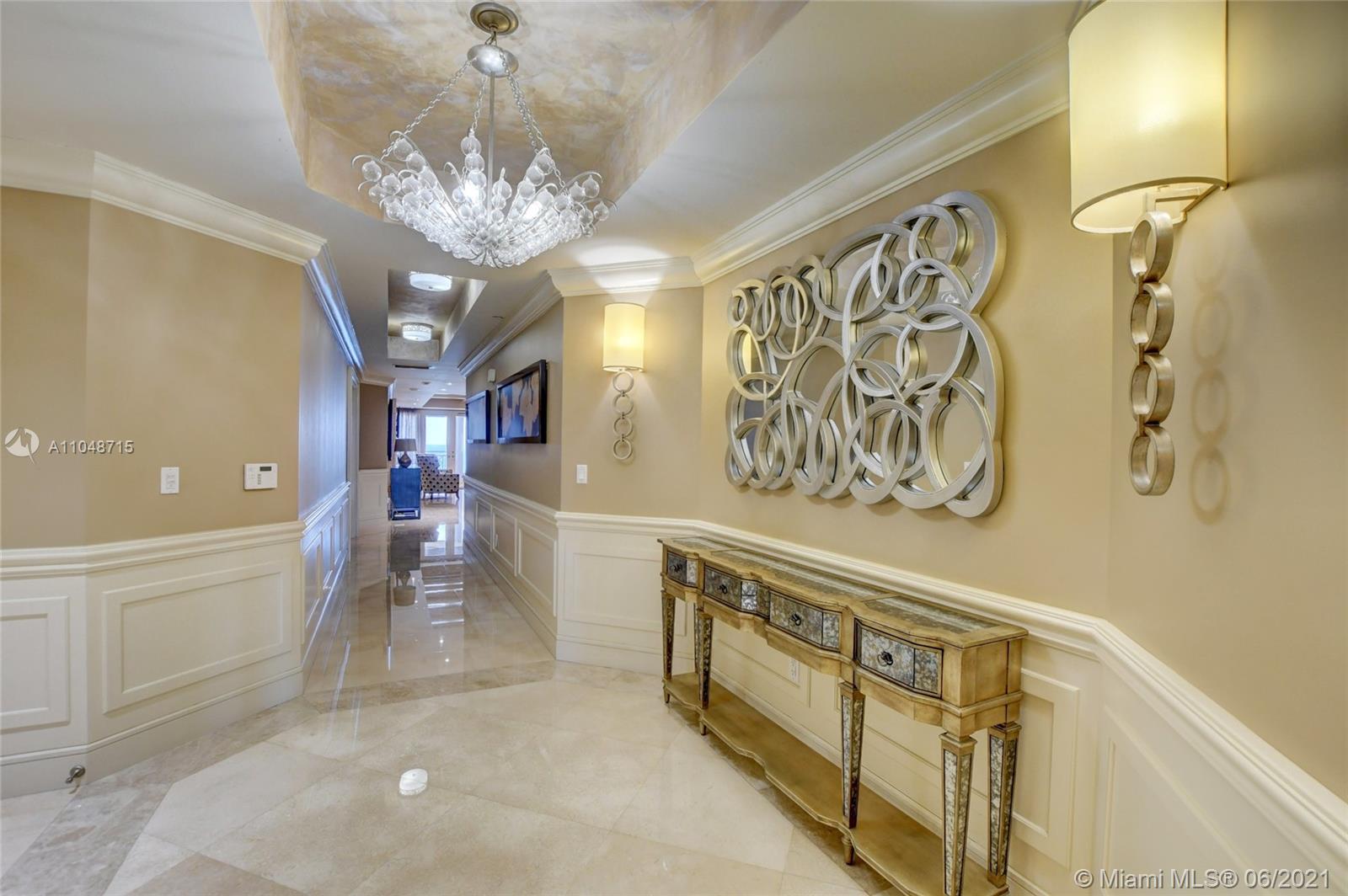 LUXURIA CONDO - Residential