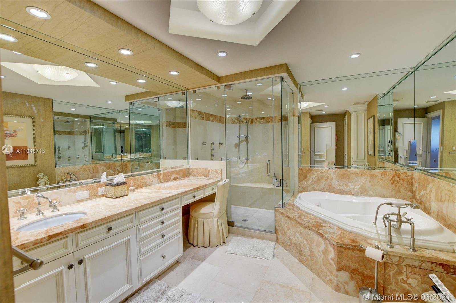 LUXURIA CONDO - Residential