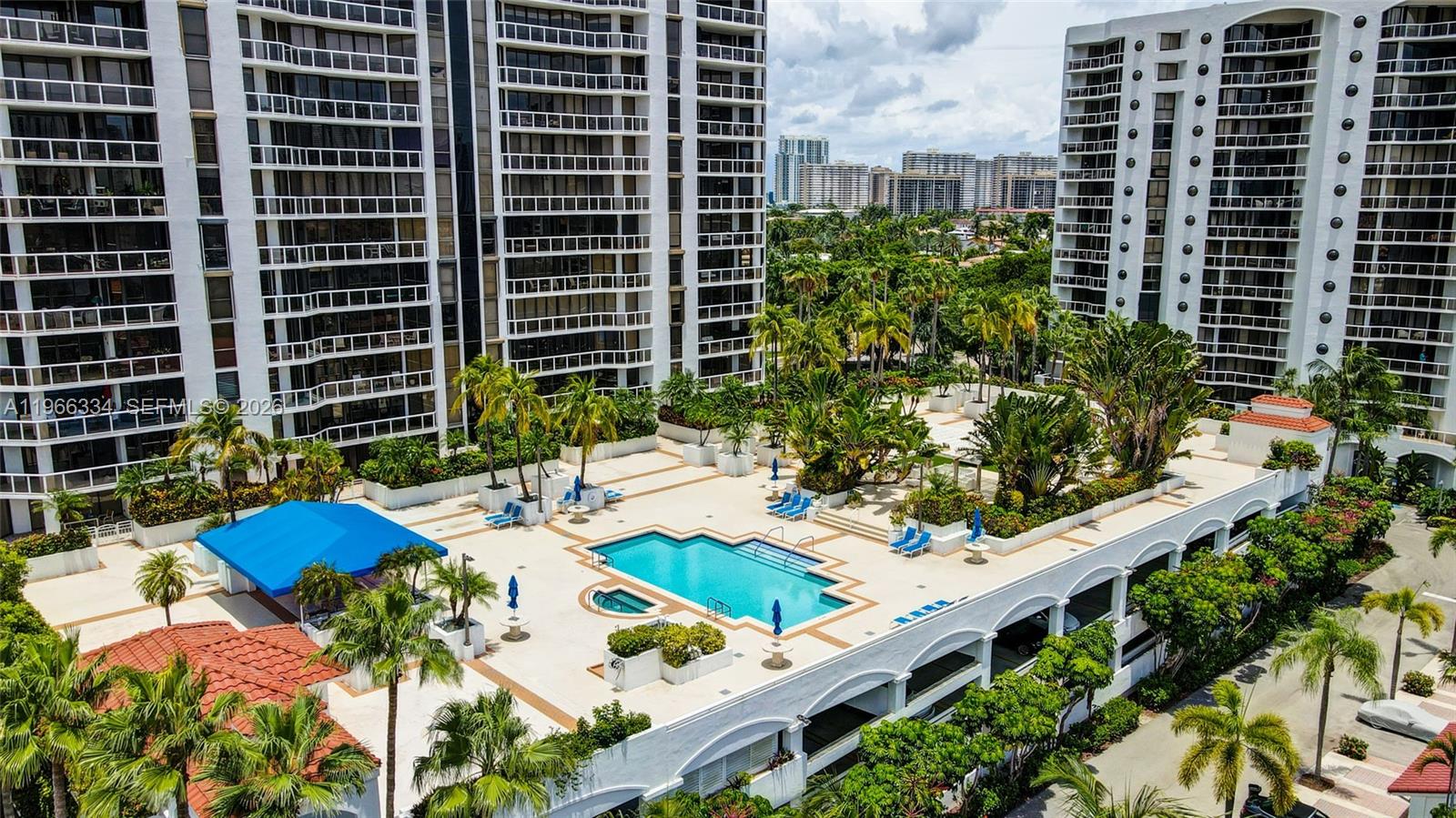 HARBOR TWS AT THE WATERWA - Residential