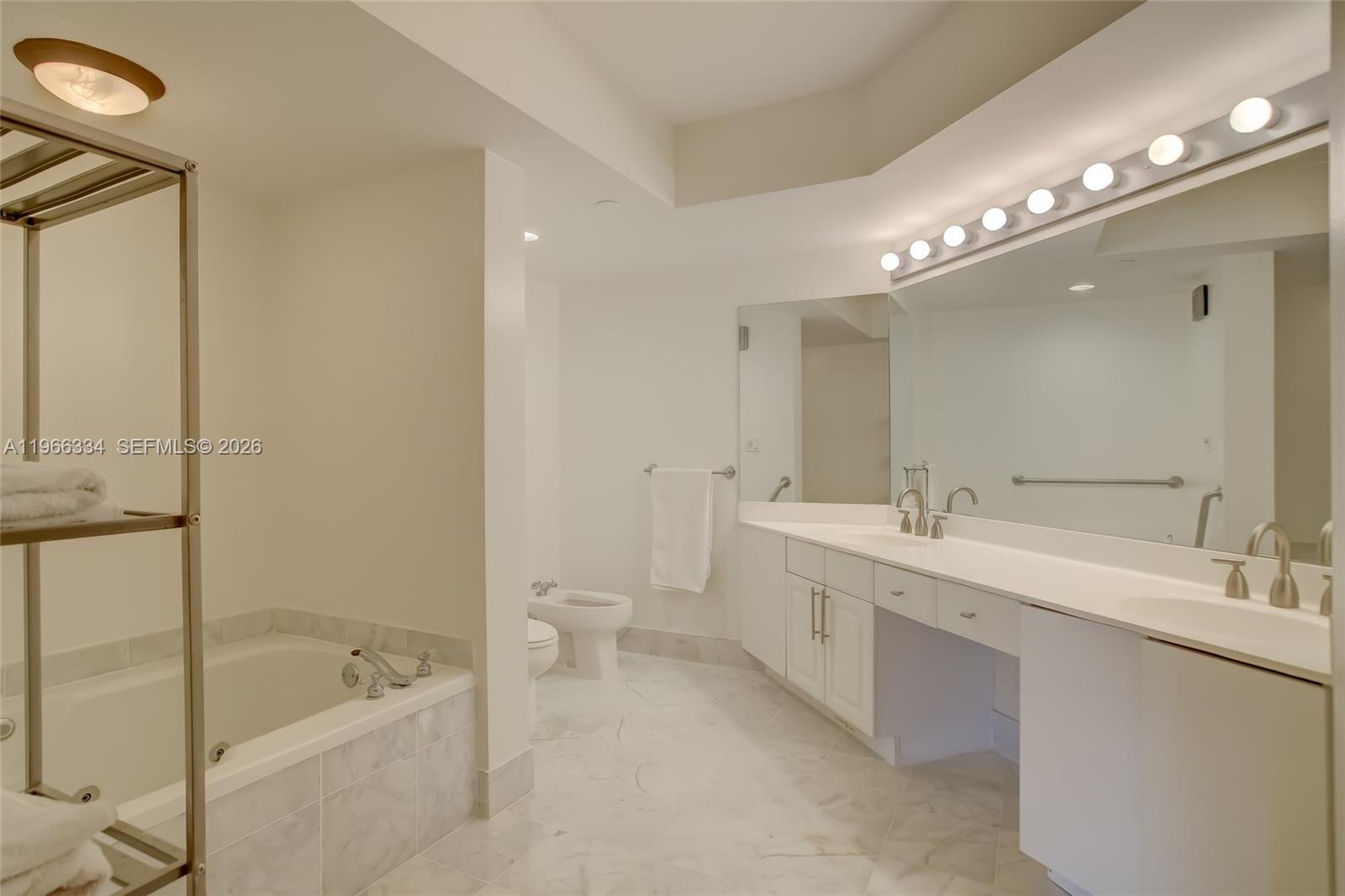 HARBOR TWS AT THE WATERWA - Residential