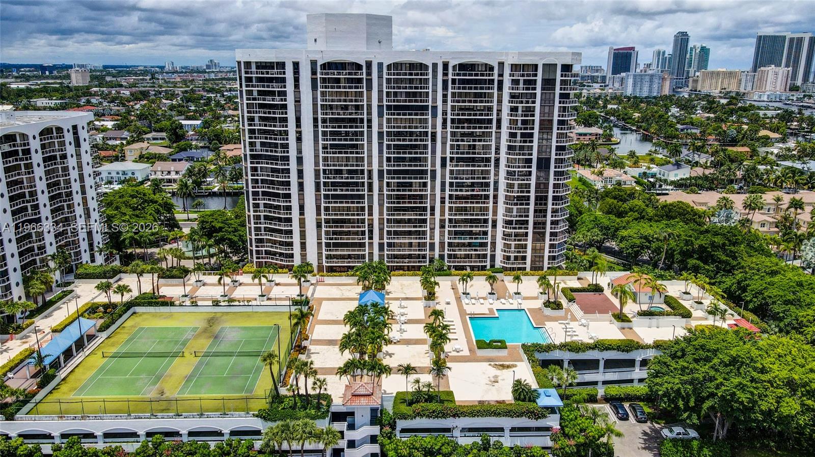 HARBOR TWS AT THE WATERWA - Residential