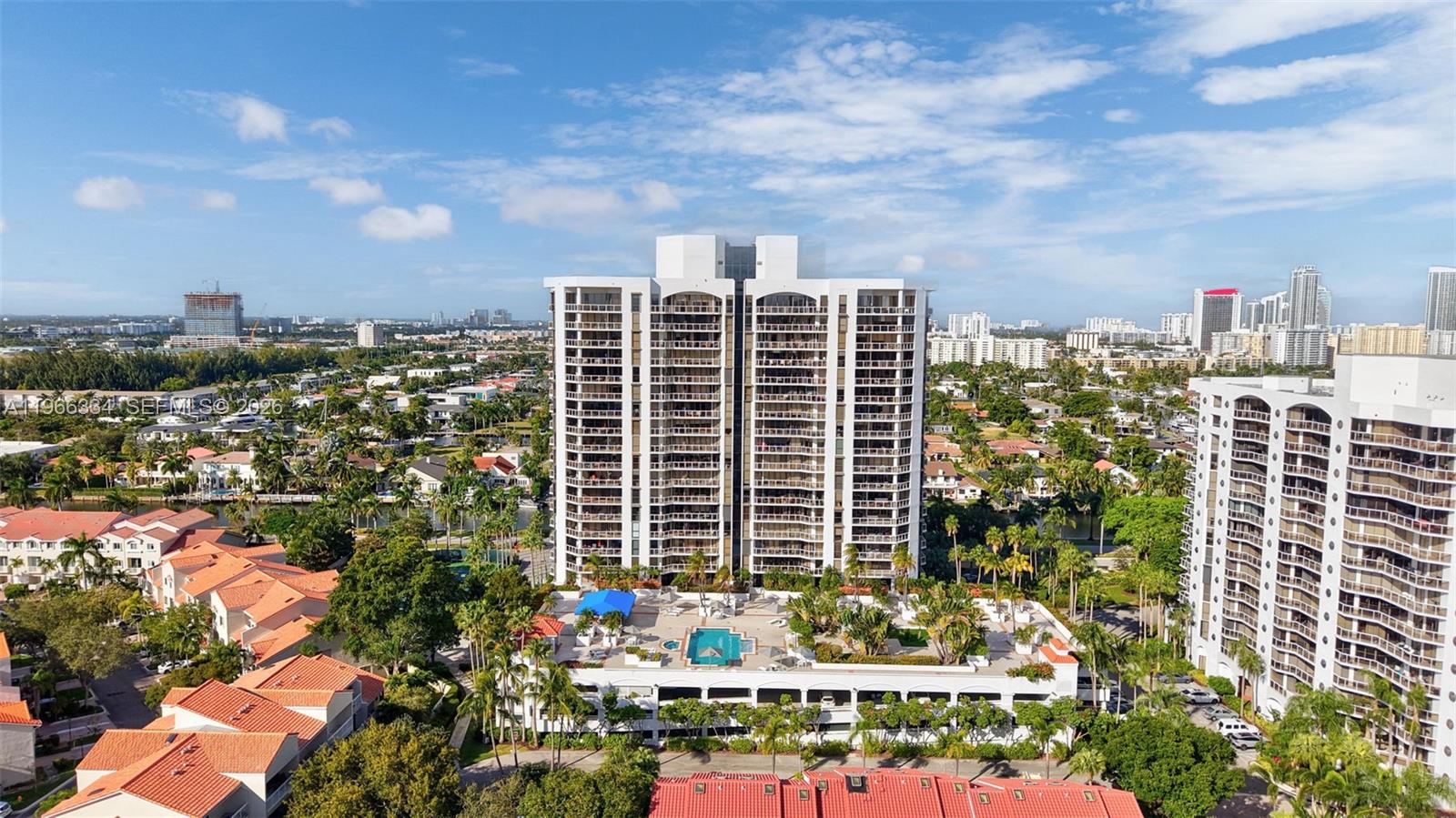 HARBOR TWS AT THE WATERWA - Residential