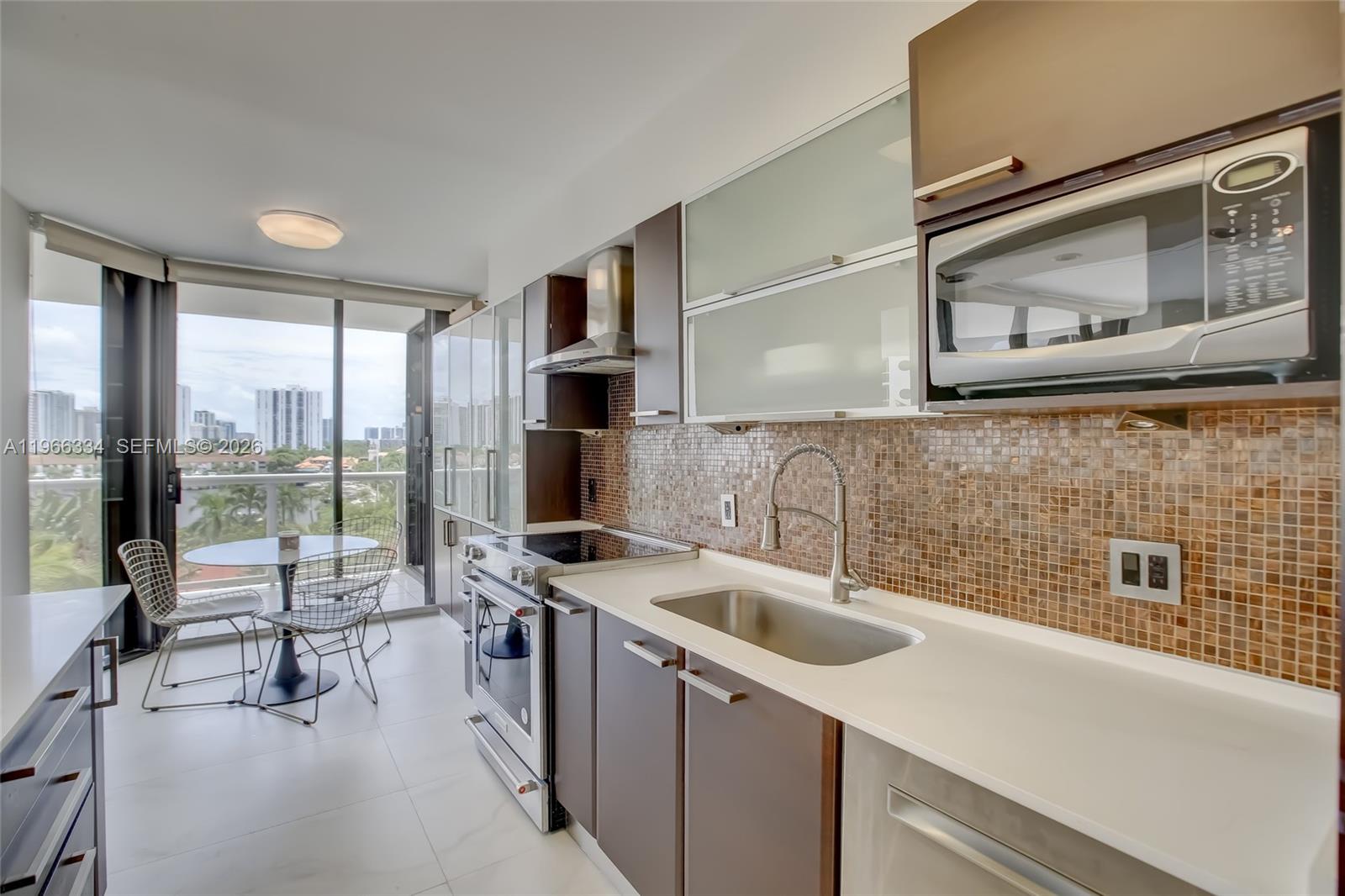 HARBOR TWS AT THE WATERWA - Residential