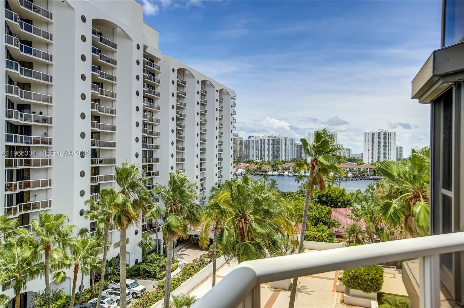HARBOR TWS AT THE WATERWA - Residential
