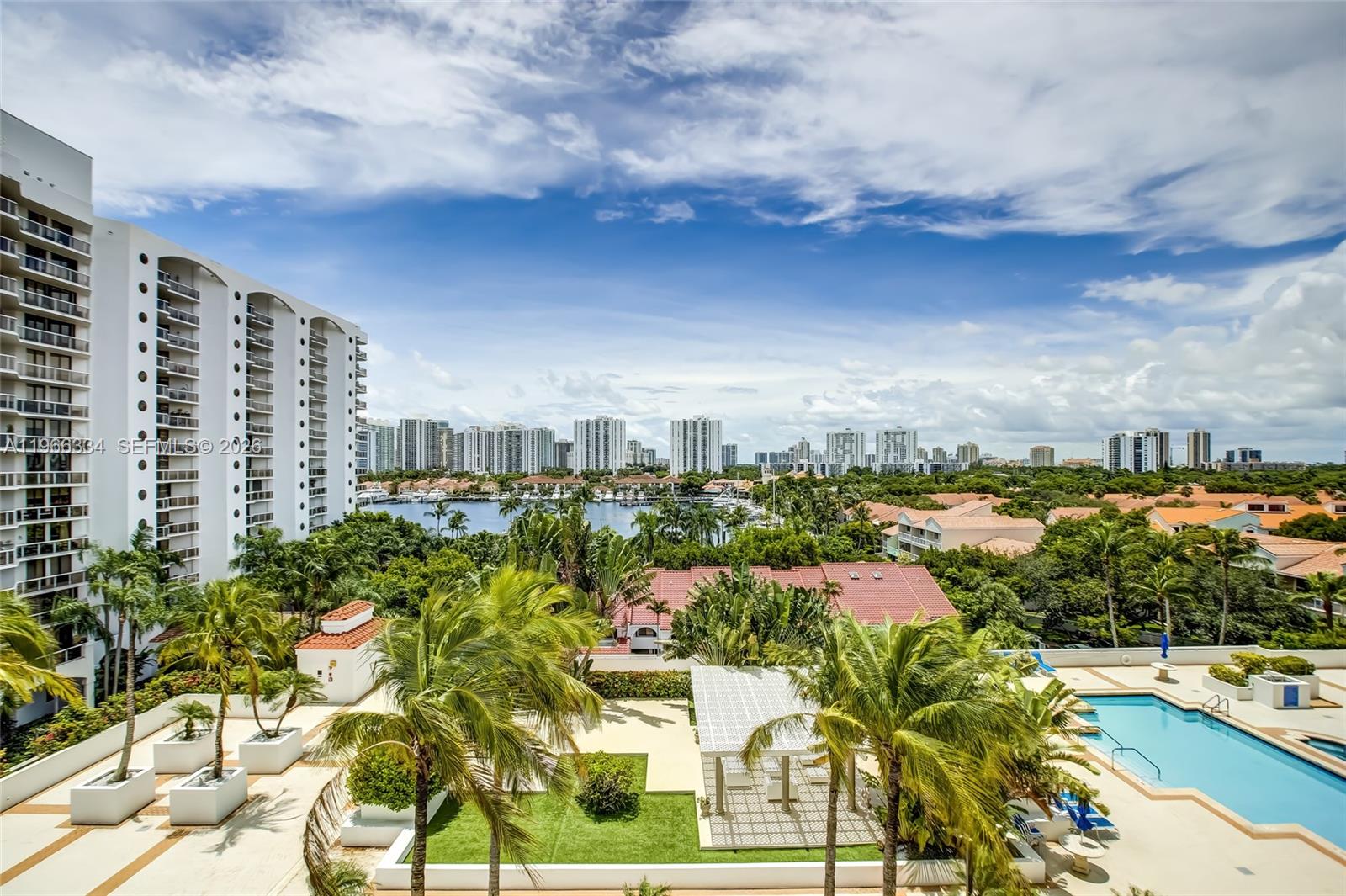 HARBOR TWS AT THE WATERWA - Residential