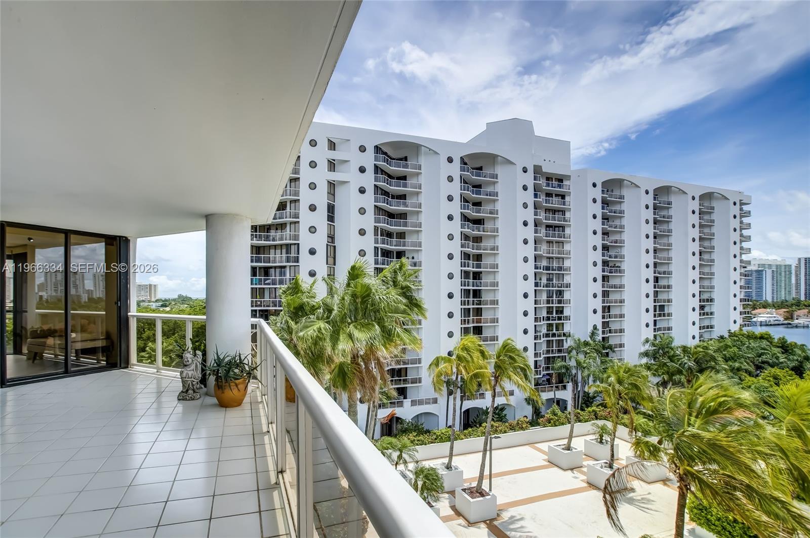 HARBOR TWS AT THE WATERWA - Residential
