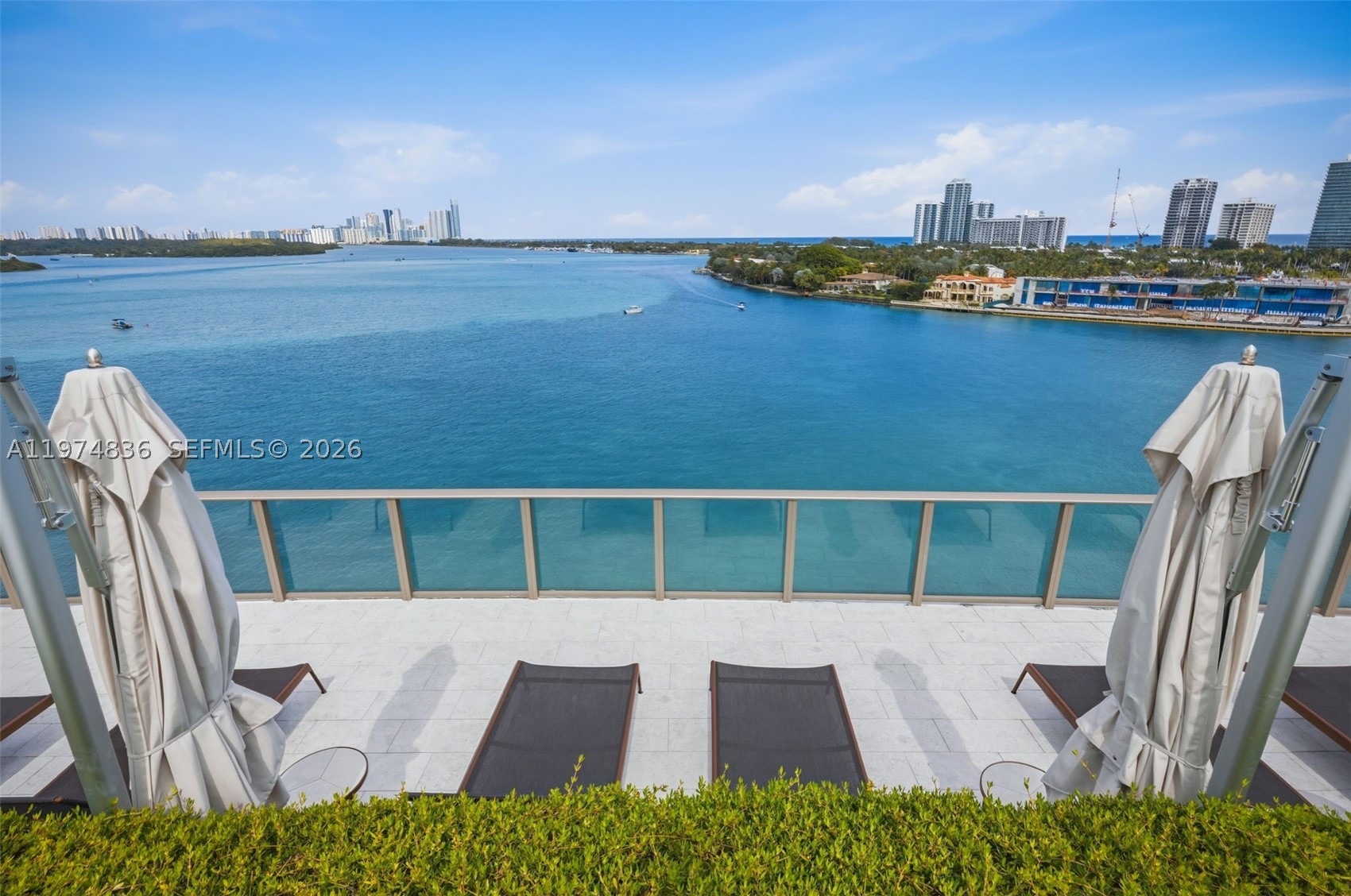 Onda 506 offers 4 bed 2.5 bath.