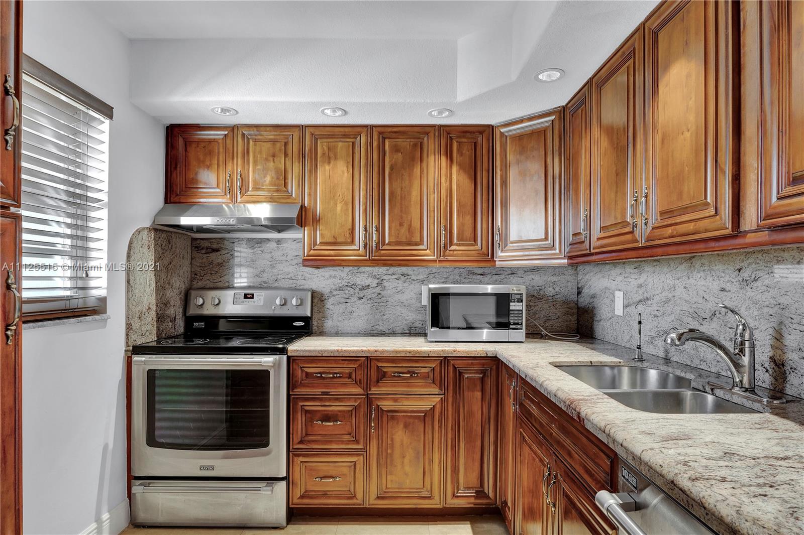 KINGS CREEK SO CONDO - Residential