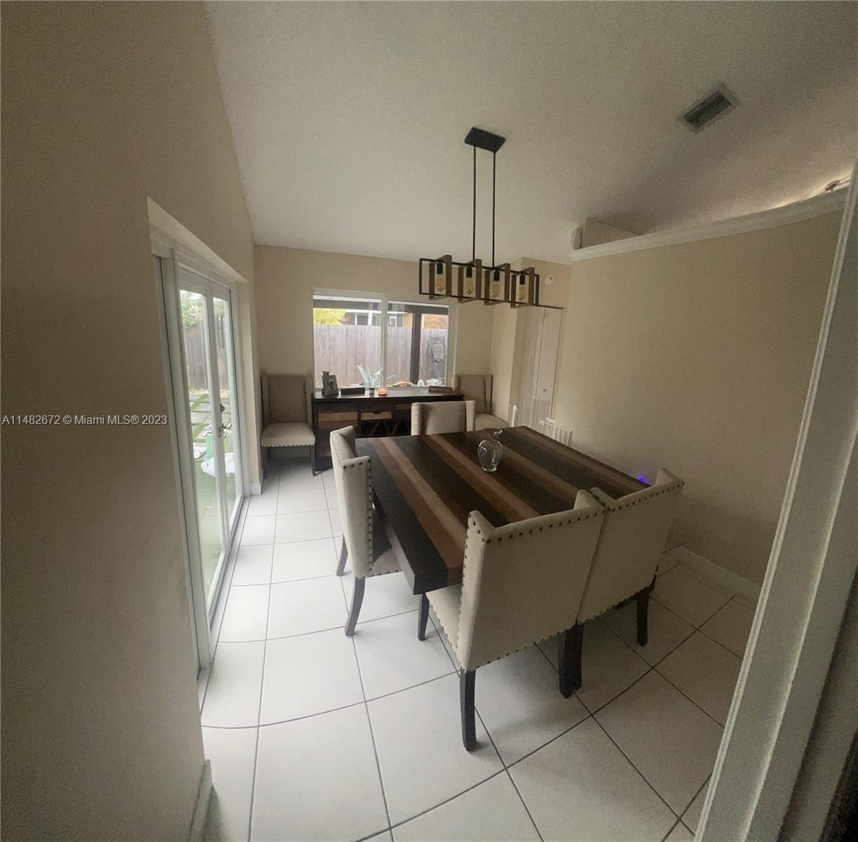 WOODS LAKE - Residential