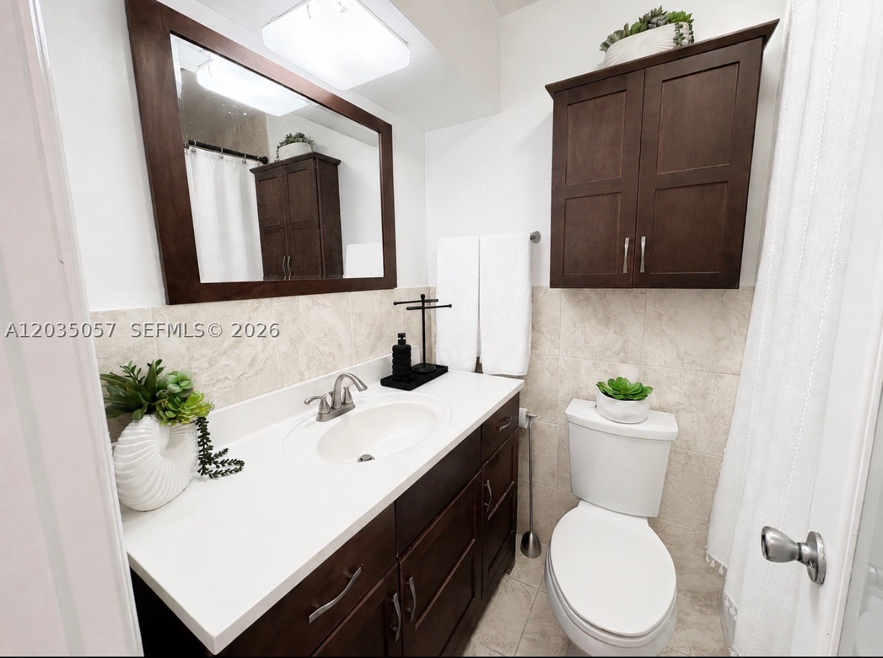 HOLLYWOOD HILLS - Residential