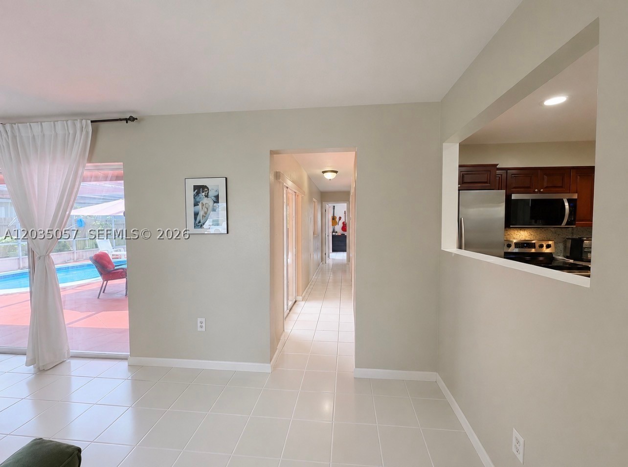 HOLLYWOOD HILLS - Residential