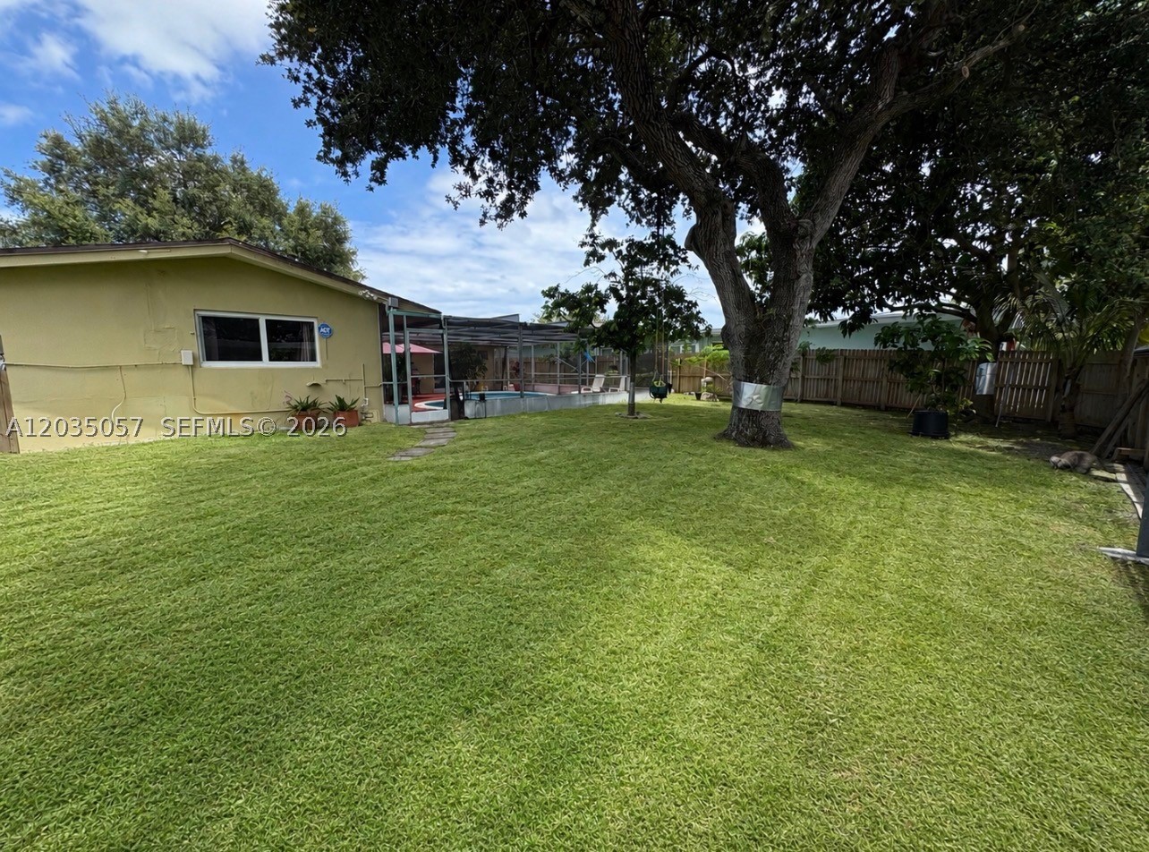 HOLLYWOOD HILLS - Residential