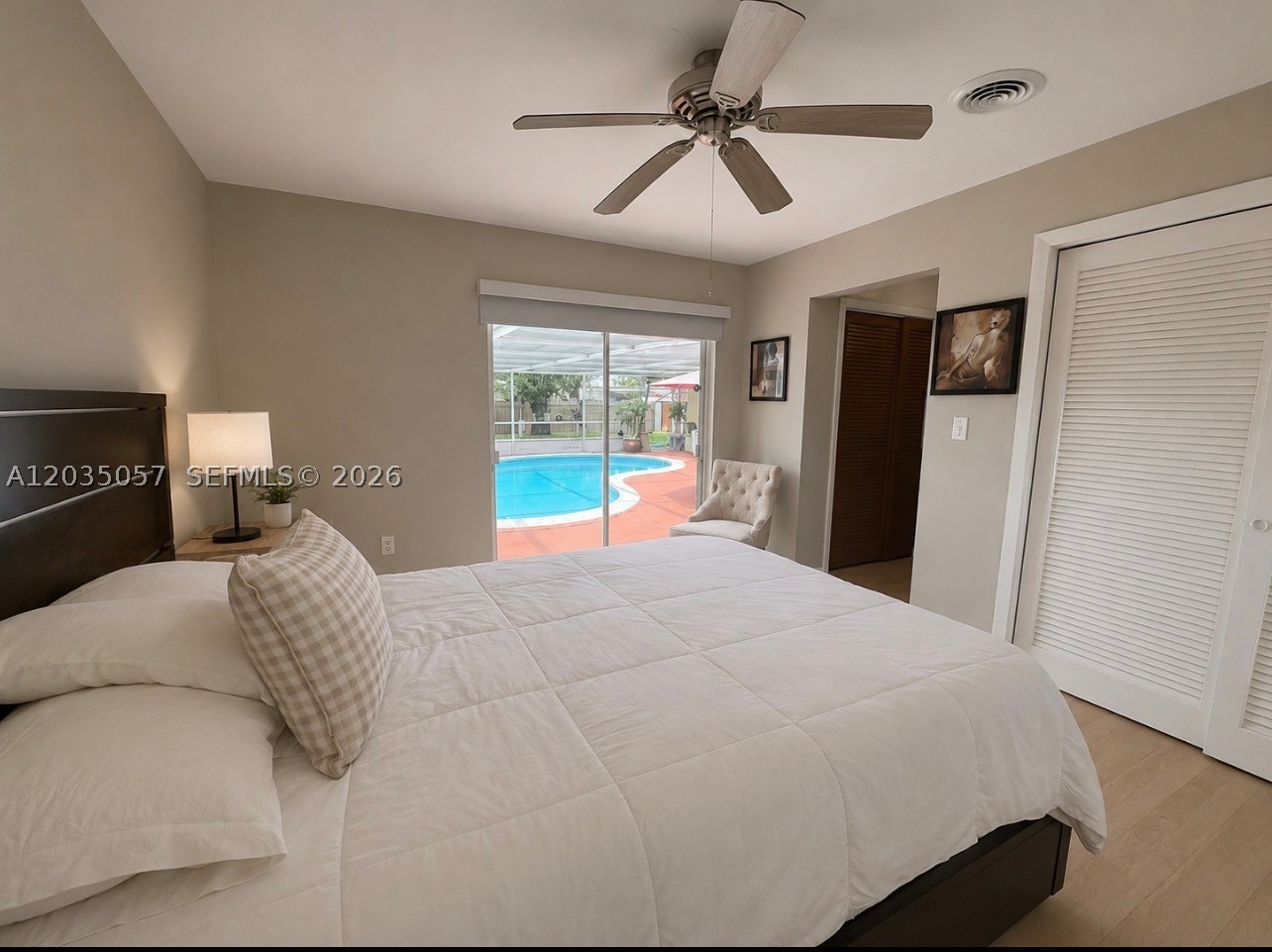 HOLLYWOOD HILLS - Residential
