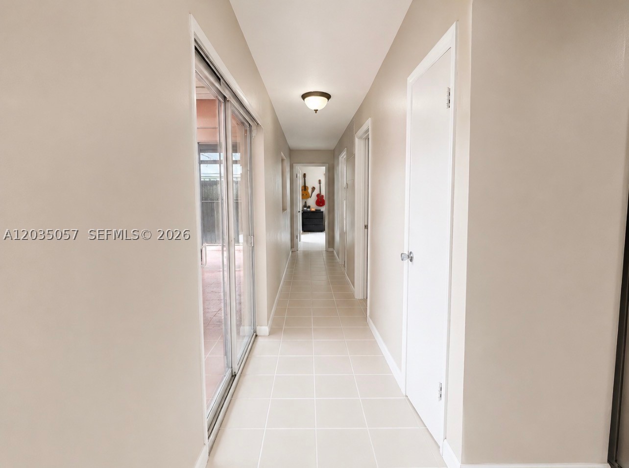 HOLLYWOOD HILLS - Residential