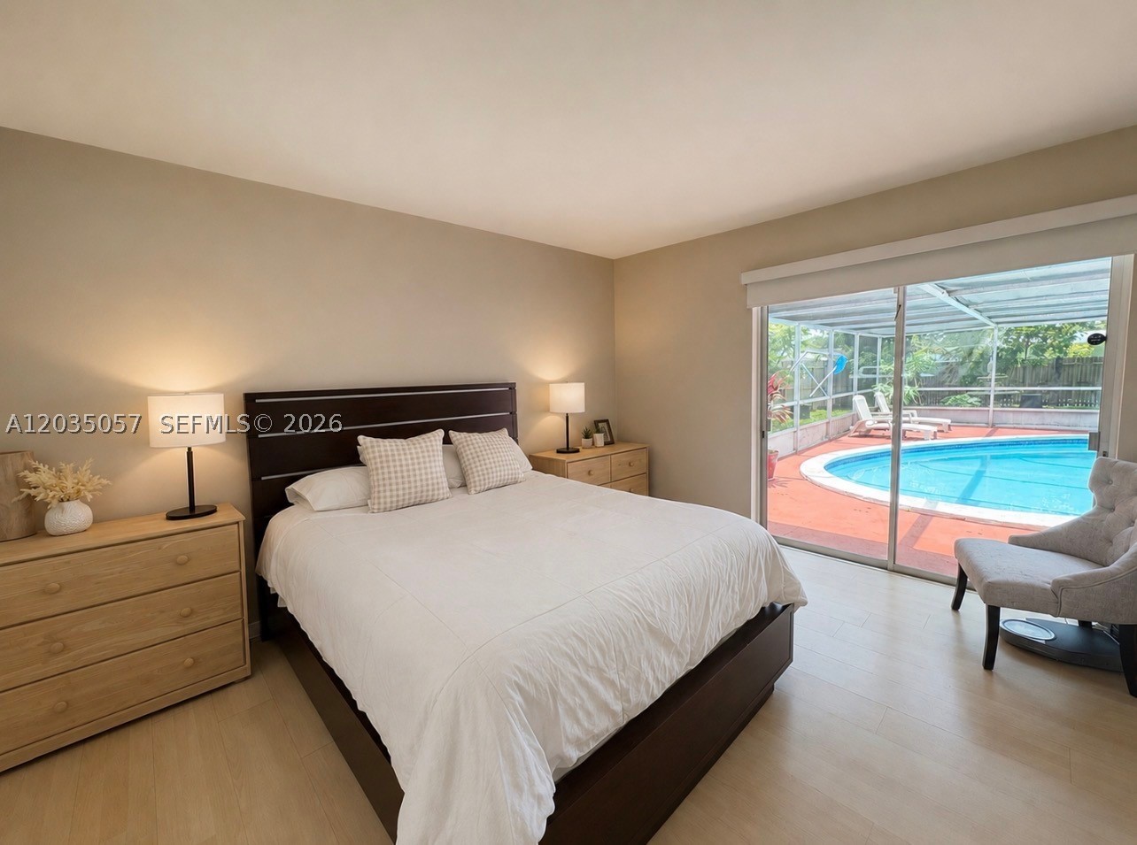 HOLLYWOOD HILLS - Residential